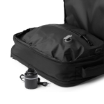 Mochila de poliéster eco con compresión al vacío con bomba eléctrica 15” color negro vista detalle 2
