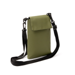 Bandolera de cuero sintético con forro interior y cierre de velcro color verde oscuro primera vista de uso