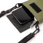 Bandolera de cuero sintético con forro interior y cierre de velcro color verde oscuro vista detalle 1