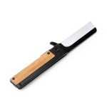 Navaja con bloqueo de seguridad y clip de acero inoxidable negro mate color natural primera vista de uso