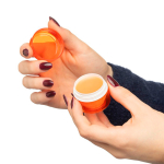 Bálsamo labial en tarro transparente y sabor fruta en tono a juego 12g segunda vista