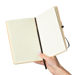 Libreta con tapa rígida de kraft con goma elástica A5 hojas a rayas color negro séptima vista