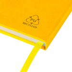 Libreta tapa de PU reciclado con marcapáginas A5 y hojas a rayas color amarillo tercera vista