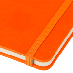 Libreta tapa de PU reciclado con marcapáginas A5 y hojas a rayas color naranja tercera vista