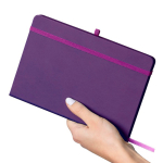 Libreta tapa de PU reciclado con marcapáginas A5 y hojas a rayas color violeta cuarta vista