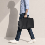 Mochila de viaje en PU con apertura 180° y múltiples bolsillos 18L