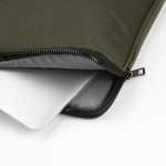 Funda de nylon reciclado portátil resistente e impermeable 15,6'' color verde oscuro vista de detalle