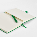 Libreta ecológica de tapa dura con bolsillo interior A5 hojas a rayas color verde vista de detalle