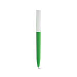 Bolígrafo con cuerpo de plástico reciclado, clip grande y tinta azul color verde vista frontal