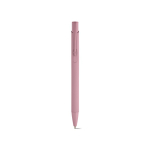 Bolígrafo de aluminio reciclado con acabado engomado y tinta azul color rosa claro vista frontal