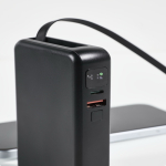 Powerbank compacto con cable retráctil y carga rápida 10.000 mAh color negro