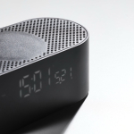 Altavoz BT 4 en 1 con carga inalámbrica, reloj digital y luz 10W color negro