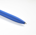 Bolígrafo de aluminio reciclado con acabado de goma y clip tinta azul color azul real