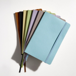 Bloc de piel sintética flexible con cierre elástico A5 hojas lisas color azul claro