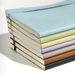 Bloc de piel sintética flexible con cierre elástico A5 hojas lisas color azul claro