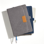 Libreta de tejido pana con bolsillo frontal y portaboli A5 hojas lisas color gris claro
