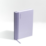 Agenda diaria de papel estucado y acabado laminado con marcapáginas A5 color violeta