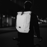 Mochila reflectante de plástico reciclado con cierre enrollable 16'' color blanco