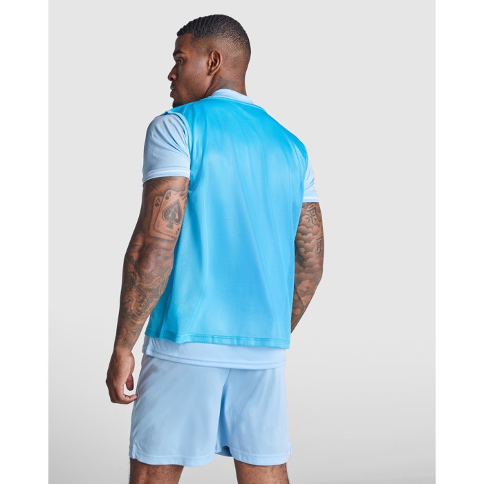 Peto deportivo unisex de poliéster transpirable 90 g/m2 Roly Direct Roma color blanco primera vista de uso Peto deportivo unisex de poliéster transpirable 90 g/m2 Roly Direct Roma color blanco primera vista de uso