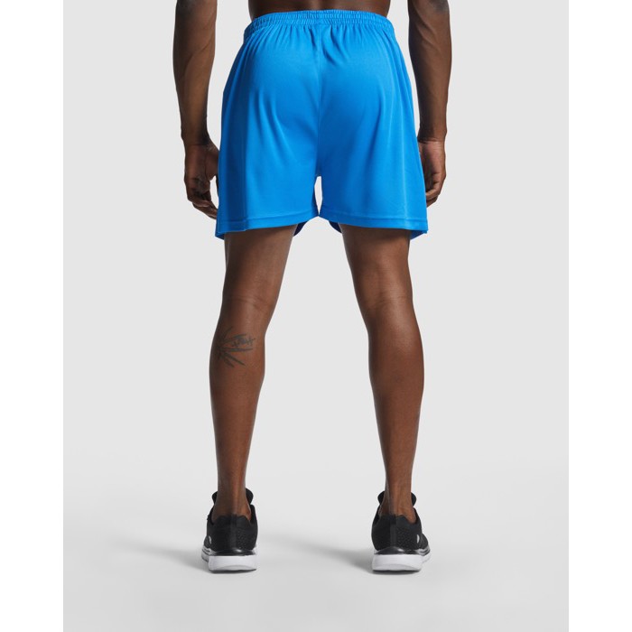 Pantalón sport corto sin slip interior 140 g/m2 Roly Direct Player color rojo cuarta vista de uso Pantalón sport corto sin slip interior 140 g/m2 Roly Direct Player color rojo cuarta vista de uso