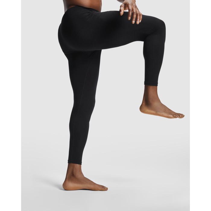 Pantalón térmico sport con téjido técnico 240 g/m2 Roly Direct Better color negro tercera vista de uso Pantalón térmico sport con téjido técnico 240 g/m2 Roly Direct Better color negro tercera vista de uso