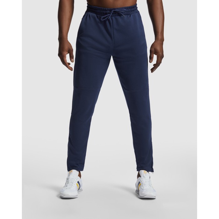 Pantalón de chándal largo estilo pitillo 200 g/m2 Roly Direct Neapolis color azul marino primera vista de uso Pantalón de chándal largo estilo pitillo 200 g/m2 Roly Direct Neapolis color azul marino primera vista de uso