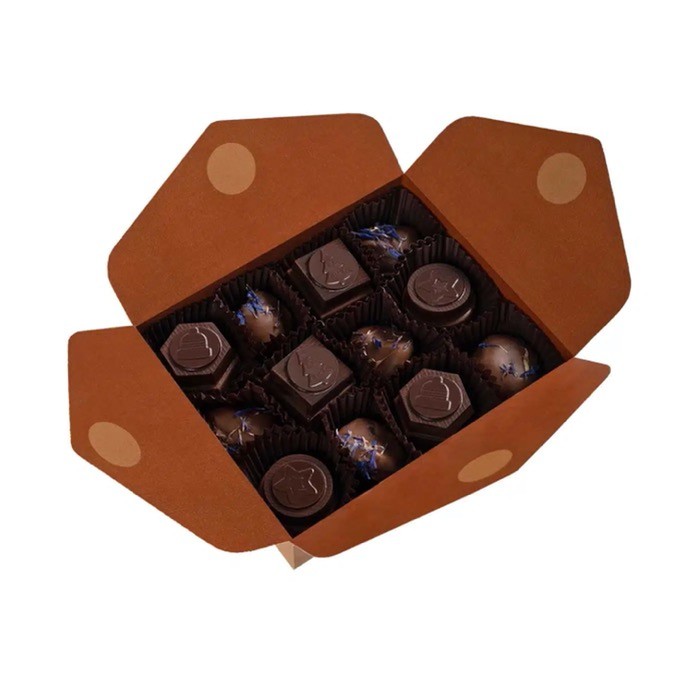 Caja de 12 chocolates con leche con relleno café o ciruelas color natural segunda vista