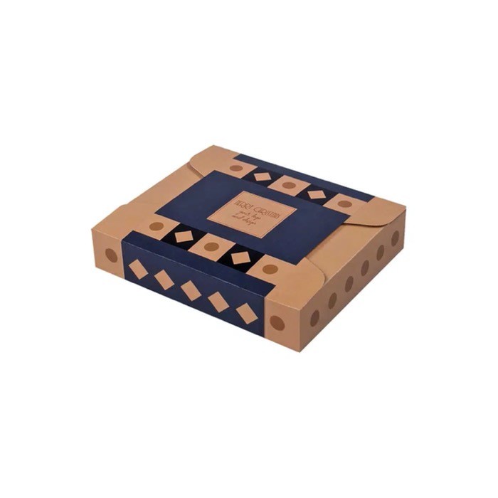 Caja de 12 chocolates con leche con relleno café o ciruelas color natural