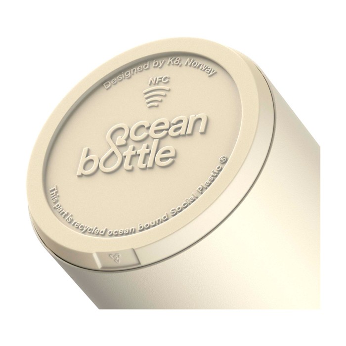 Botella de acero inoxidable reciclado doble pared 750ml Ocean Bottle color arena vista detalle 1 Botella de acero inoxidable reciclado doble pared 750ml Ocean Bottle color arena vista detalle 1