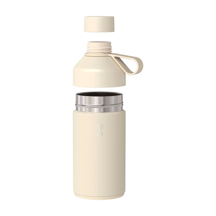 Botella de acero inoxidable reciclado doble pared 750ml Ocean Bottle color arena tercera vista Botella de acero inoxidable reciclado doble pared 750ml Ocean Bottle color arena tercera vista