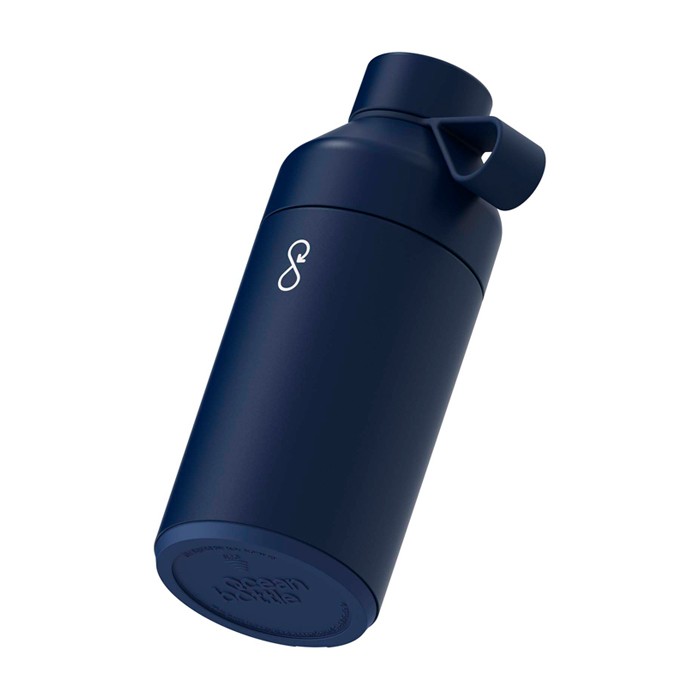 Botella de acero inoxidable reciclado doble pared 750ml Ocean Bottle color azul marino segunda vista frontal Botella de acero inoxidable reciclado doble pared 750ml Ocean Bottle color azul marino segunda vista frontal