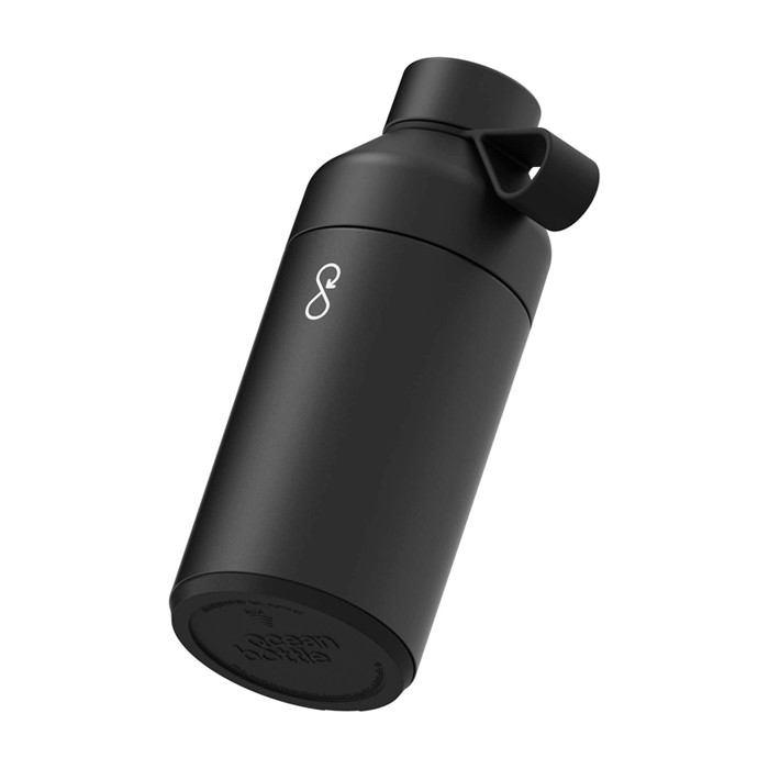 Botella de acero inoxidable reciclado doble pared 750ml Ocean Bottle color negro segunda vista frontal Botella de acero inoxidable reciclado doble pared 750ml Ocean Bottle color negro segunda vista frontal