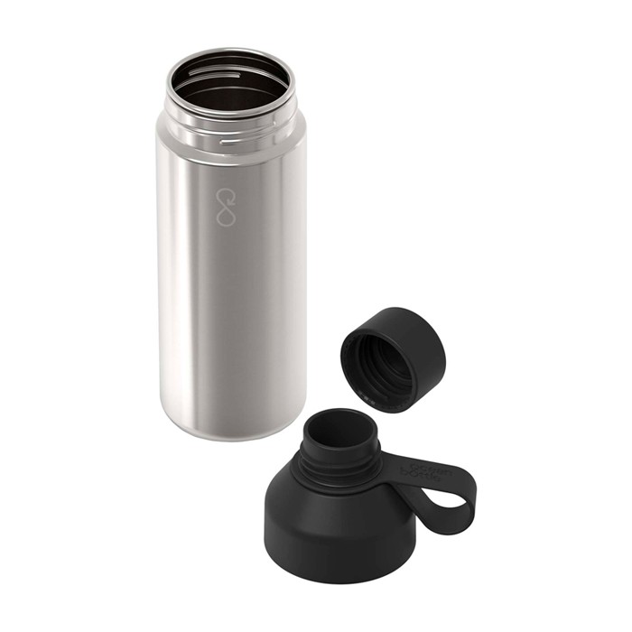 Botella hecha de materiales reciclados con taza 620ml Ocean Bottle color negro Botella hecha de materiales reciclados con taza 620ml Ocean Bottle color negro