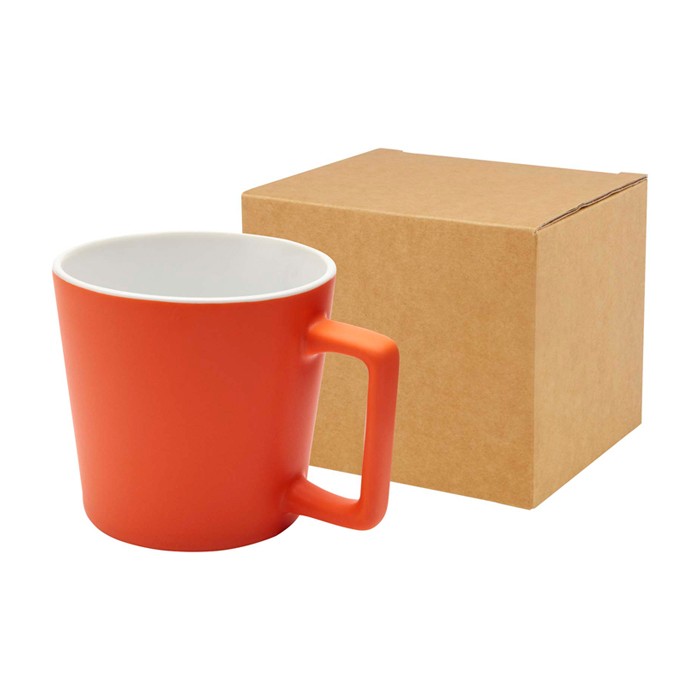 Taza de cerámica con acabado mate y asa en forma cuadrada 370ml color naranja Taza de cerámica con acabado mate y asa en forma cuadrada 370ml color naranja