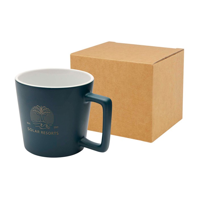Taza de cerámica con acabado mate y asa en forma cuadrada 370ml color azul grisáceo vista impresión tampografía Taza de cerámica con acabado mate y asa en forma cuadrada 370ml color azul grisáceo vista impresión tampografía