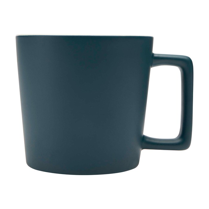 Taza de cerámica con acabado mate y asa en forma cuadrada 370ml color azul grisáceo vista lateral Taza de cerámica con acabado mate y asa en forma cuadrada 370ml color azul grisáceo vista lateral