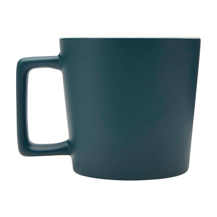 Taza de cerámica con acabado mate y asa en forma cuadrada 370ml color azul grisáceo segunda vista lateral Taza de cerámica con acabado mate y asa en forma cuadrada 370ml color azul grisáceo segunda vista lateral