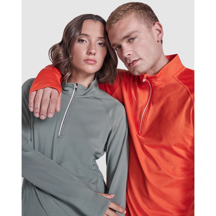 Sudadera técnica ecológica para mujer 200 g/m2 Roly Direct Estambul color verde oliva tercera vista de uso