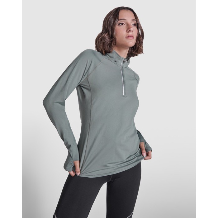 Sudadera técnica ecológica para mujer 200 g/m2 Roly Direct Estambul color verde oliva cuarta vista de uso