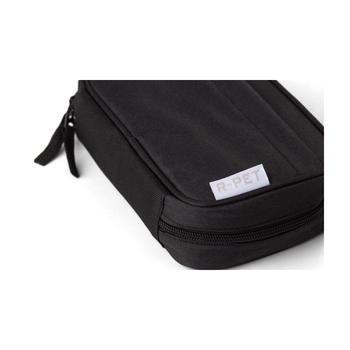 Neceser de viaje de poliéster de 1 compartimiento con varios bolsillos color negro cuarta vista Neceser de viaje de poliéster de 1 compartimiento con varios bolsillos color negro cuarta vista