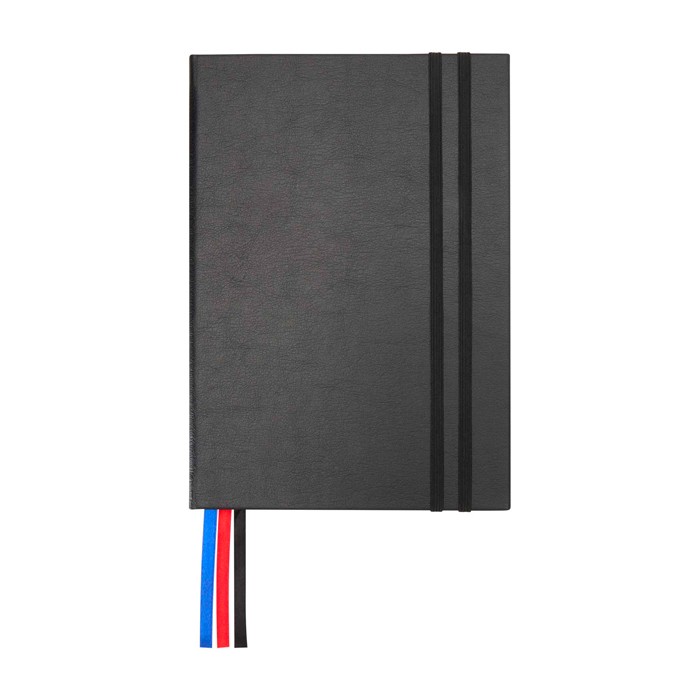 Cuaderno de tapa dura de plástico reciclado con agenda diaria A5 color negro segunda vista frontal