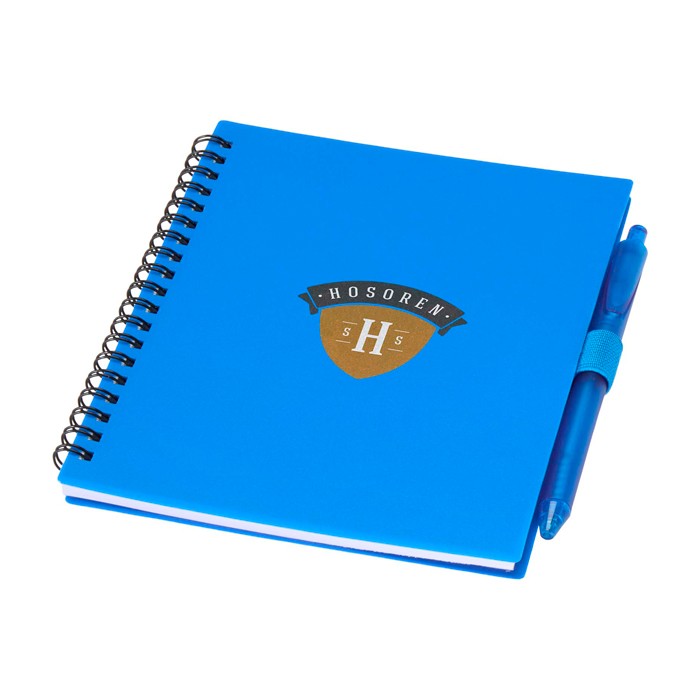 Libreta de plástico reciclado con bolígrafo con soporte tinta azul color azul vista impresión tampografía Libreta de plástico reciclado con bolígrafo con soporte tinta azul color azul vista impresión tampografía