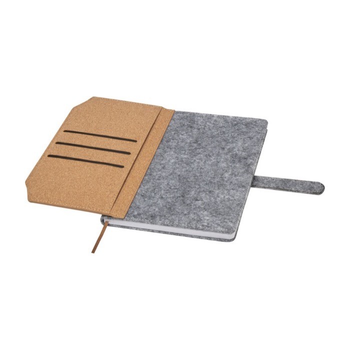 Libreta de fieltro y corcho reciclado con bolsillos A5 hojas a rayas color natural tercera vista Libreta de fieltro y corcho reciclado con bolsillos A5 hojas a rayas color natural tercera vista
