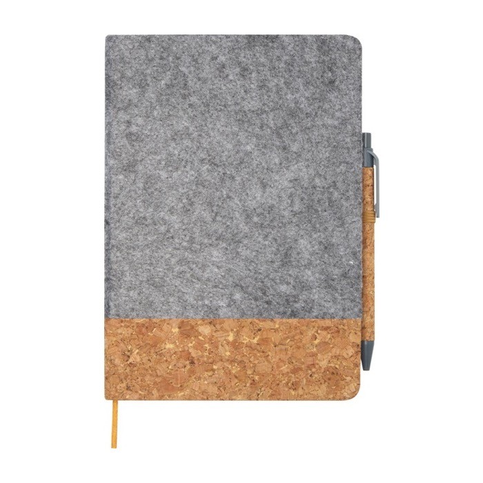 Libreta con tapa dura de corcho y fieltro reciclado A5 hojas a rayas color natural segunda vista frontal Libreta con tapa dura de corcho y fieltro reciclado A5 hojas a rayas color natural segunda vista frontal
