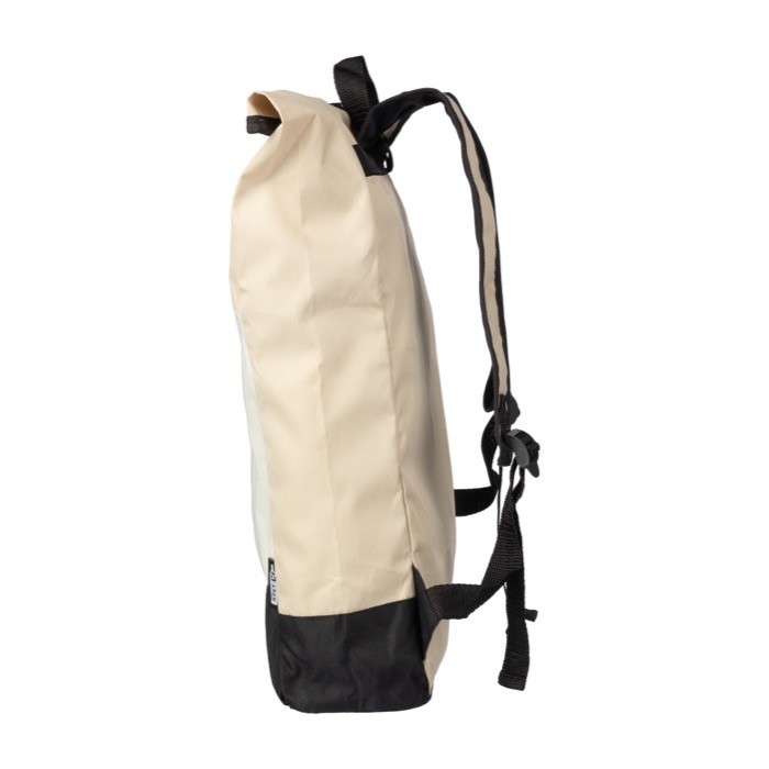Mochila enrollable de RPET con cremallera en la parte frontal color beige tercera vista