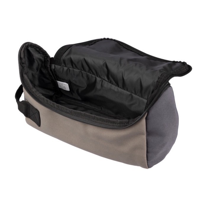 Neceser de viaje de poliéster de 1 compartimiento y asa lateral color marrón grisáceo quinta vista Neceser de viaje de poliéster de 1 compartimiento y asa lateral color marrón grisáceo quinta vista