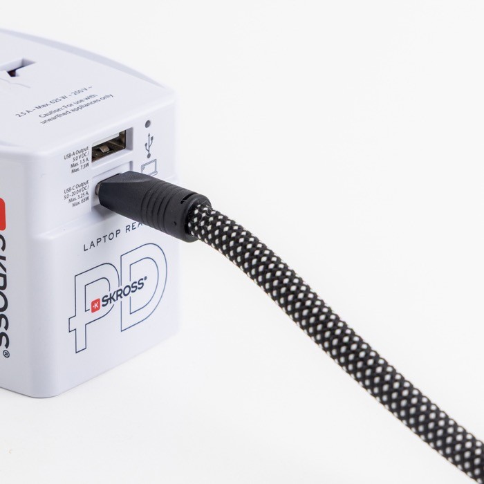 Lanyard de muñeca de PVC y nailon con carga rápida USB-C para móvil vista 1 Lanyard de muñeca de PVC y nailon con carga rápida USB-C para móvil vista 1