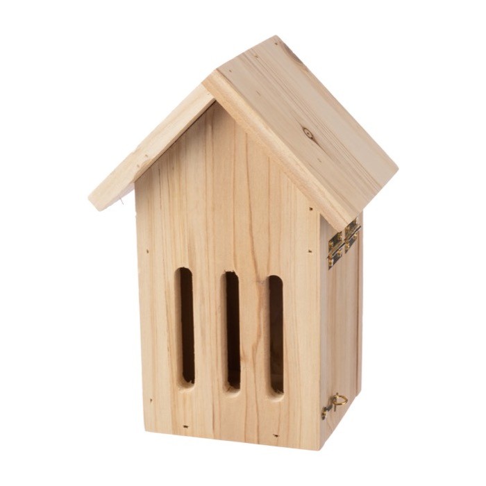 Casita para colgar de mariposas hecha de madera de pino color marrón tercera vista