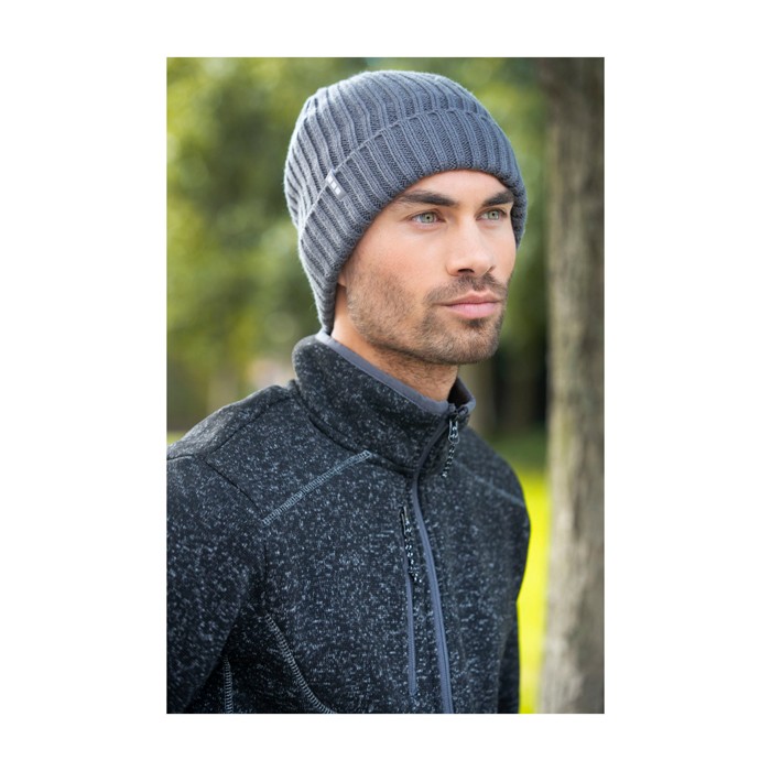 Gorro de punto acanalado elástico y flexible Elevate Life color negro imagen de estilo de vida