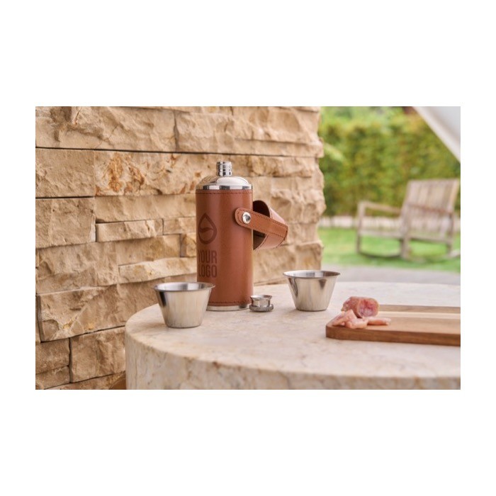 Botella de acero inoxidable con 2 vasos y funda de cuero 230ml octava vista Botella de acero inoxidable con 2 vasos y funda de cuero 230ml octava vista